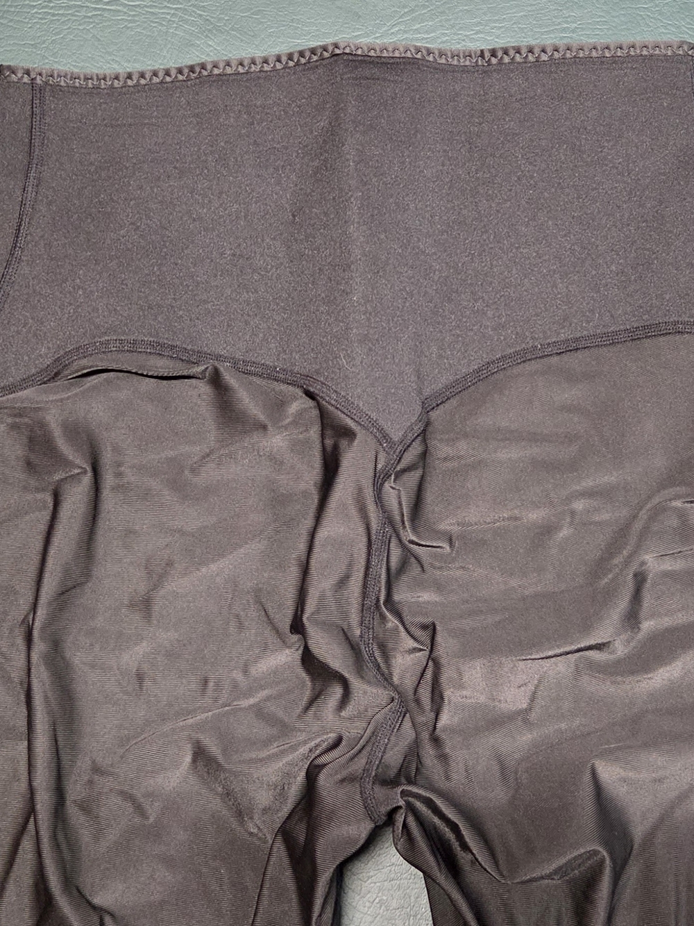 **Black High-Waist Control Top Shaping Leggings with Purple Lining - Neoprene** - Picture 5 of 7